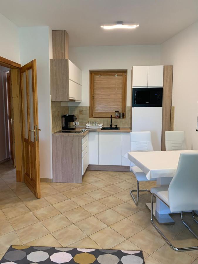 Simon Apartman Балатонлеле Екстериор снимка